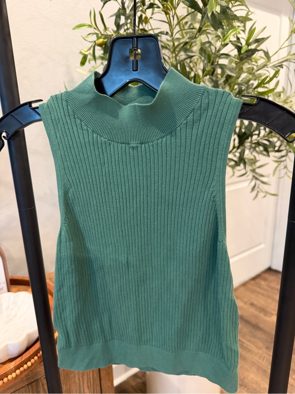 Uniqlo Ribbed Mock Neck Tank Top in Green